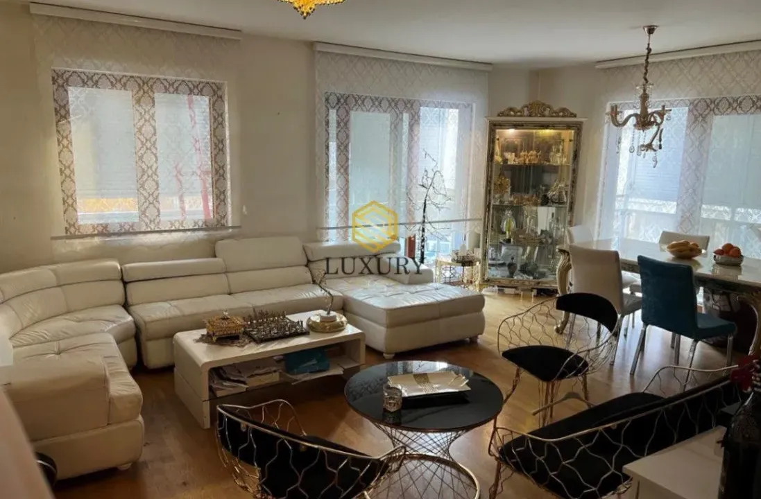 Prodaja, trosoban stan, 120m², Tološka šuma, Podgorica