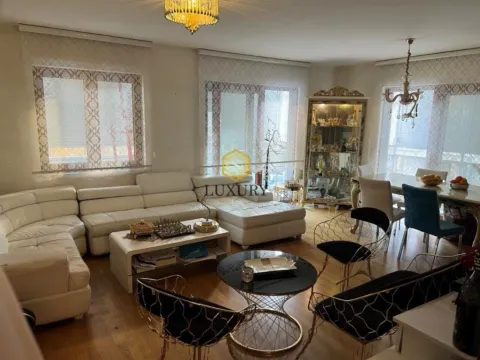 Prodaja, trosoban stan, 120m², Tološka šuma, Podgorica