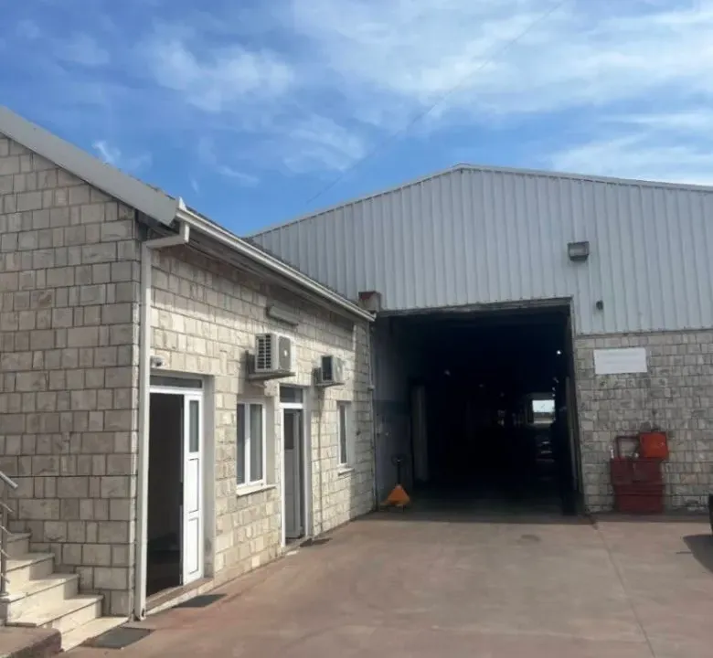 Rent, office space, 4000m², Zeta, Podgorica