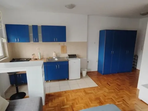 Rent, studio apartment, 25m², Bulevar Evrope, Novi Sad Sve Podlokacije - image 3