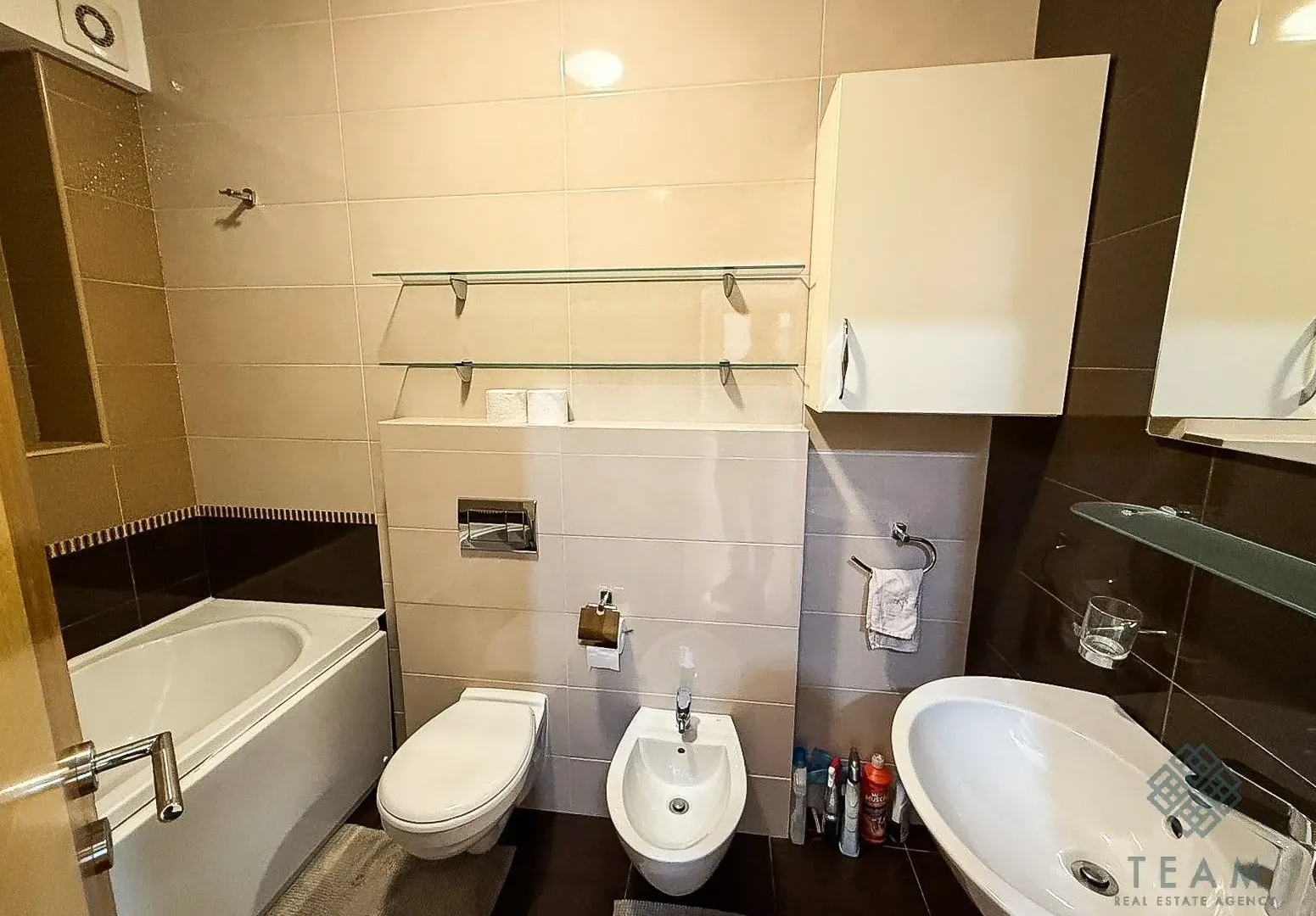 Izdavanje, dvosoban stan, 65m², Blok 6, Podgorica