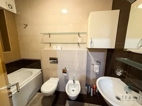 Izdavanje, dvosoban stan, 65m², Blok 6, Podgorica - image 12