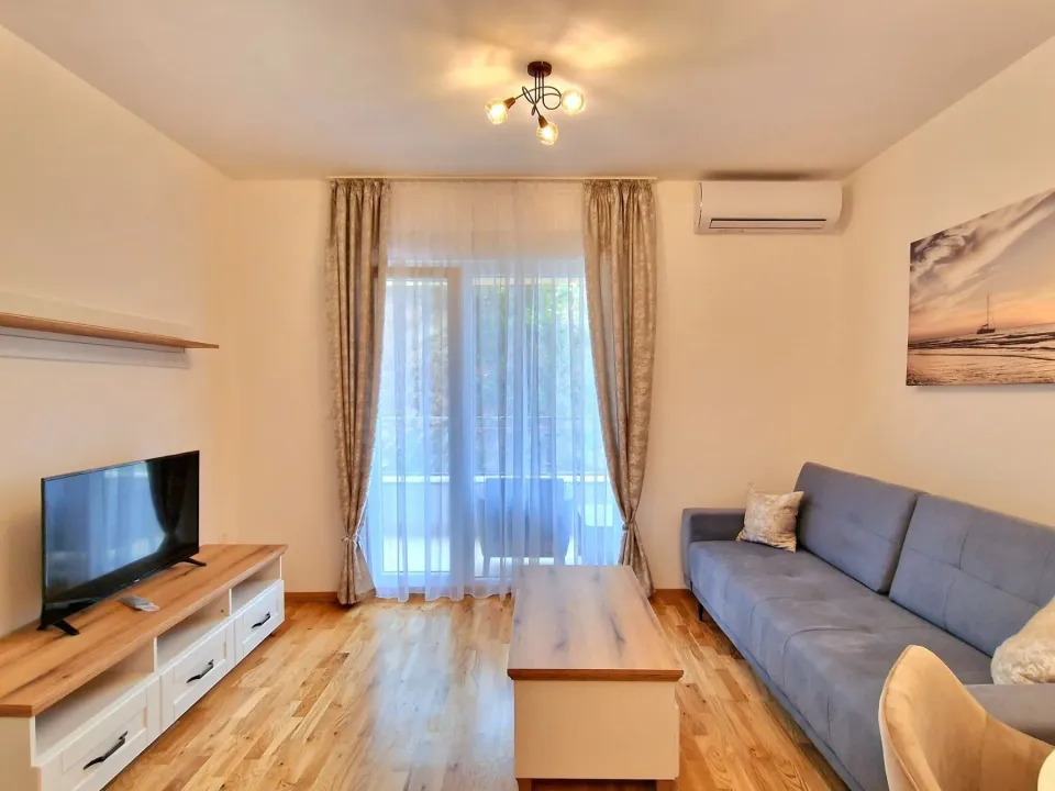 Rent, one bedroom apartment, 48m², Bečići, Budva