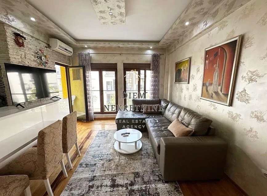 Izdavanje, dvosoban stan, 60m², Blok 9, Podgorica