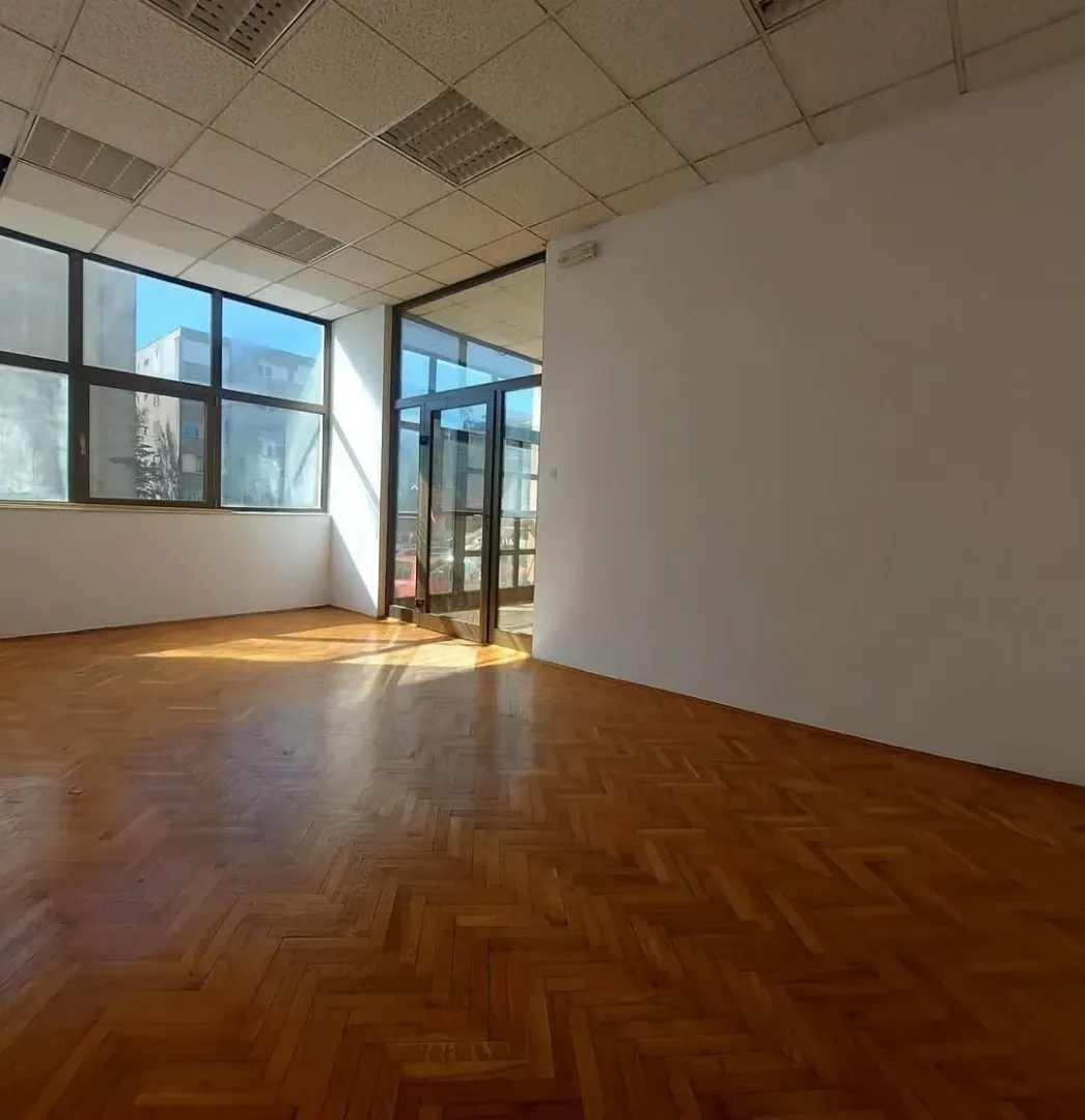 Rent, office space, 158m², Centar, Nikšić