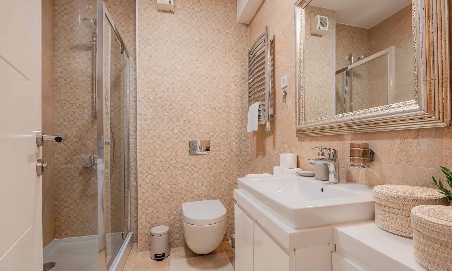 Sale, three bedroom apartment, 132m², Škaljari, Kotor