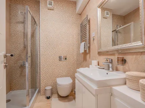 Sale, three bedroom apartment, 132m², Škaljari, Kotor - image 11