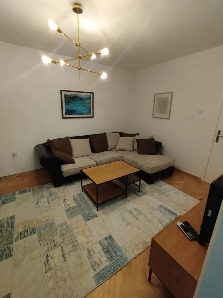 Izdavanje, jednosoban stan, 55m², Blok 6, Podgorica