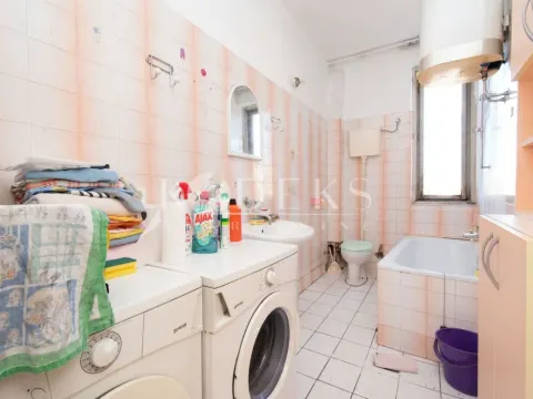 Prodaja, dvosoban stan, 76m², Centar, Podgorica - image 9