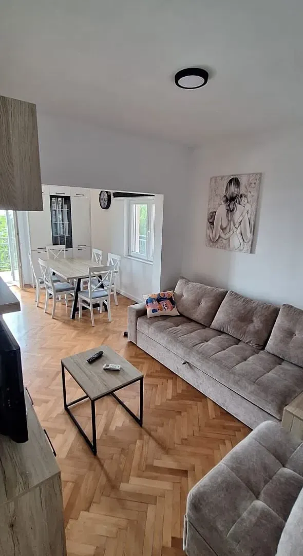 Izdavanje, dvosoban stan, 80m², Tripovići, Tivat