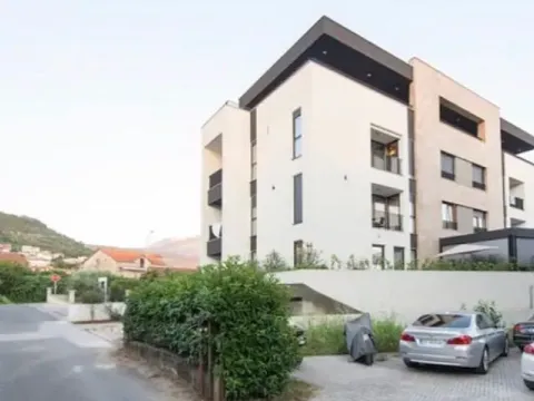 Rent, one bedroom apartment, 45m², Tivat, Crna Gora - image 9