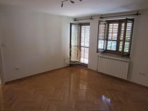 Empty room with parquet flooring and wooden windows and balcony door. - image 11