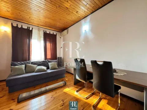 Izdavanje, kuća, 200m², Stari Aerodrom, Podgorica - image 9