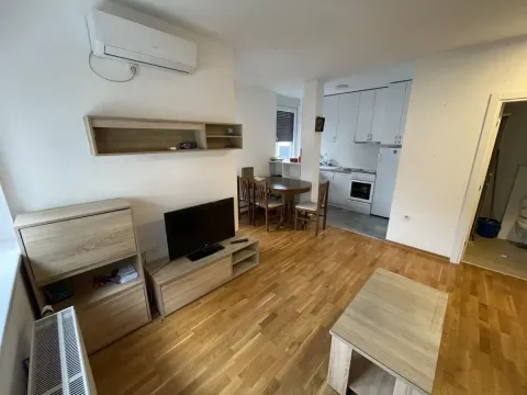 Izdavanje, dvosoban stan, 55m², Telep, Novi Sad Sve Podlokacije - image 6
