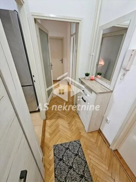 Izdavanje, trosoban stan, 85m², Slavija, Vračar Sve Podlokacije