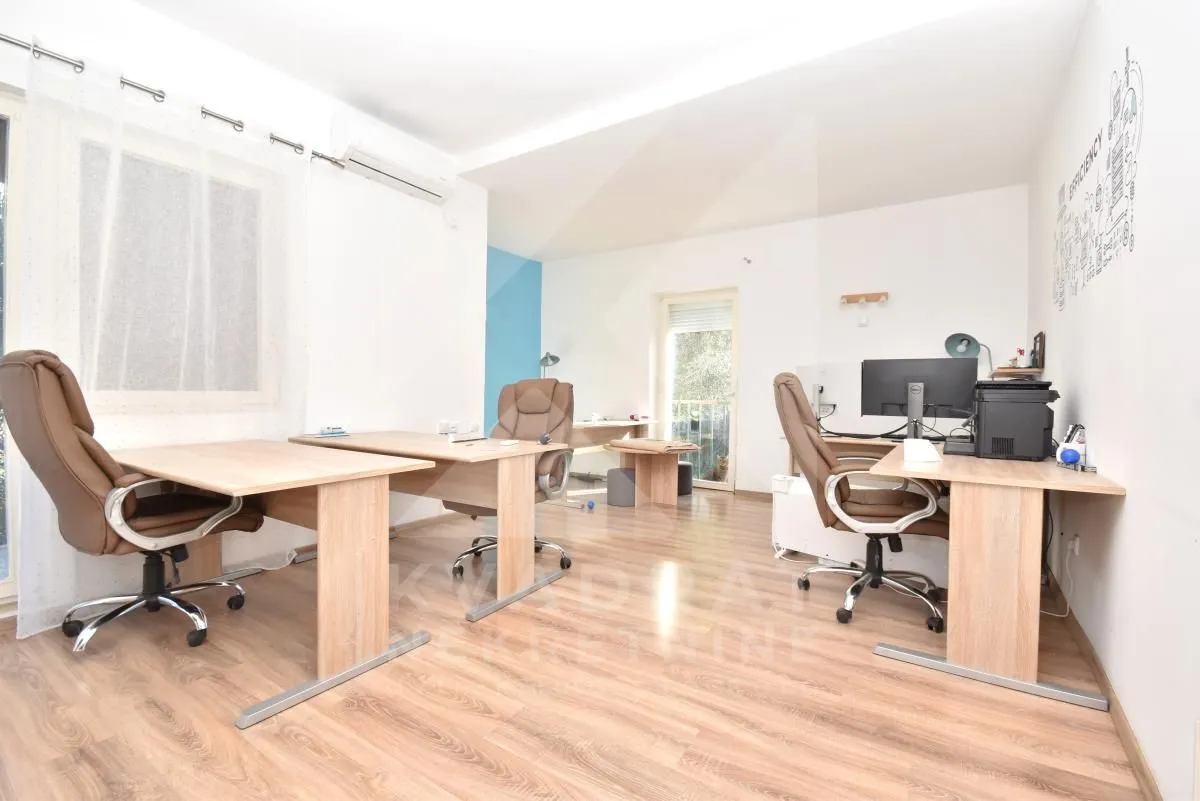 Izdavanje, poslovni prostor, 90m², Gorica C, Podgorica