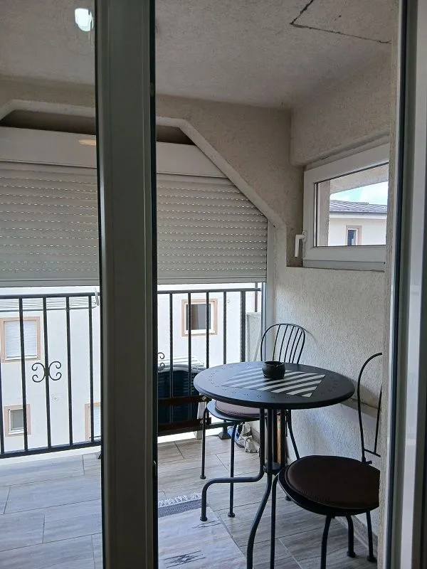 Izdavanje, dvosoban stan, 42m², Jajinci, Voždovac Sve Podlokacije