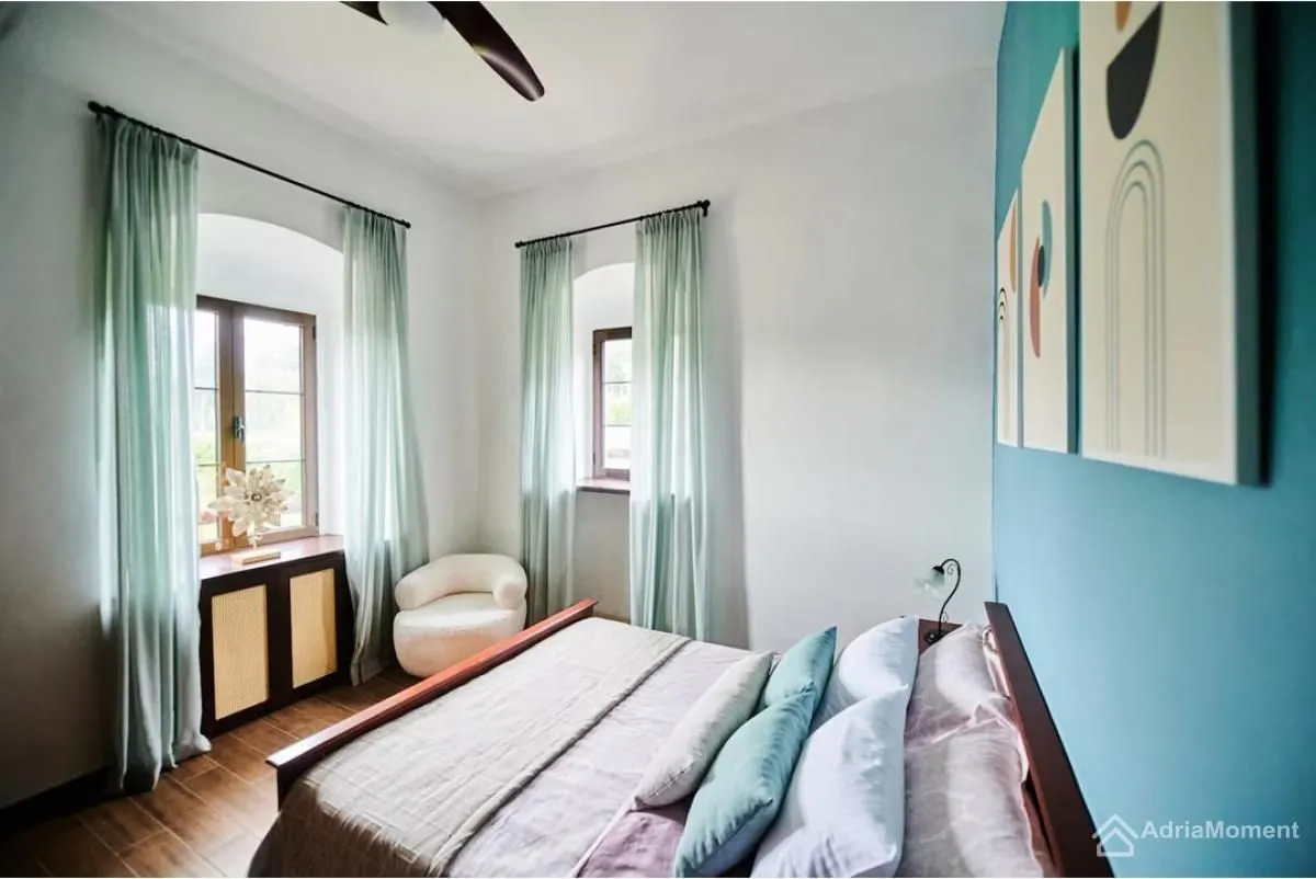 Prodaja, dvosoban stan, 129m², Dobrota, Kotor