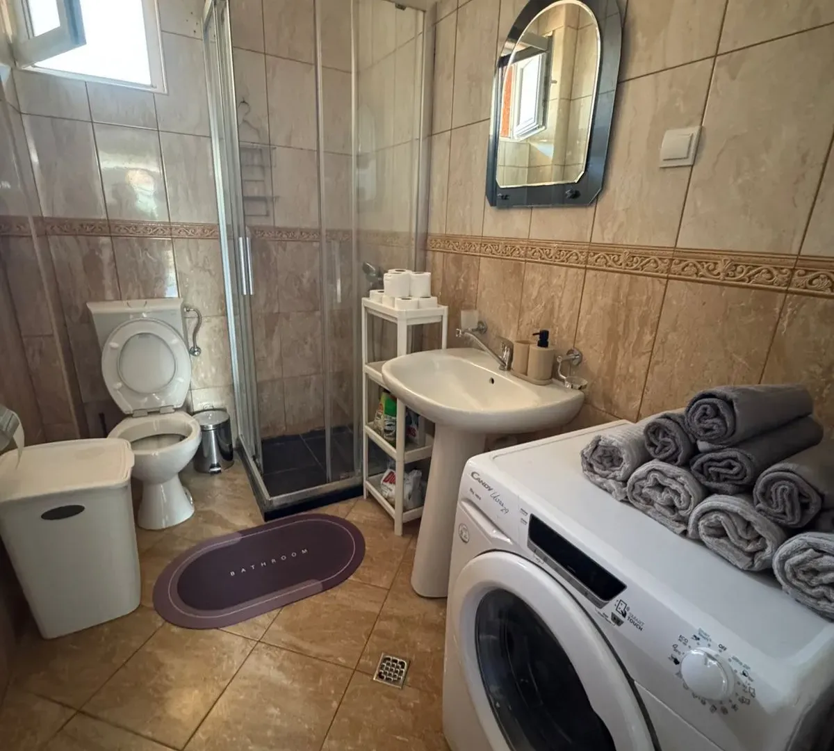 Izdavanje, dvosoban stan, 90m², Đenovići, Herceg Novi