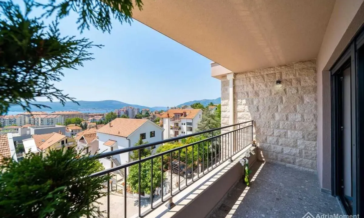 Prodaja, dvosoban stan, 78m², Kalimanj, Tivat