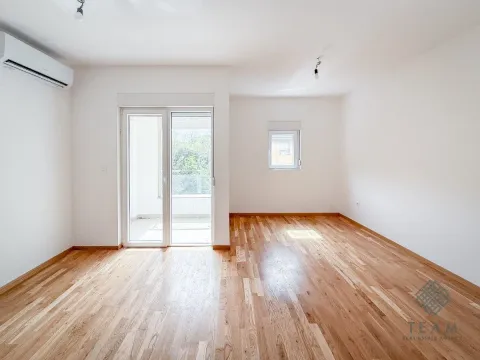 Sale, studio apartment, 31m², Bečići, Budva - image 1
