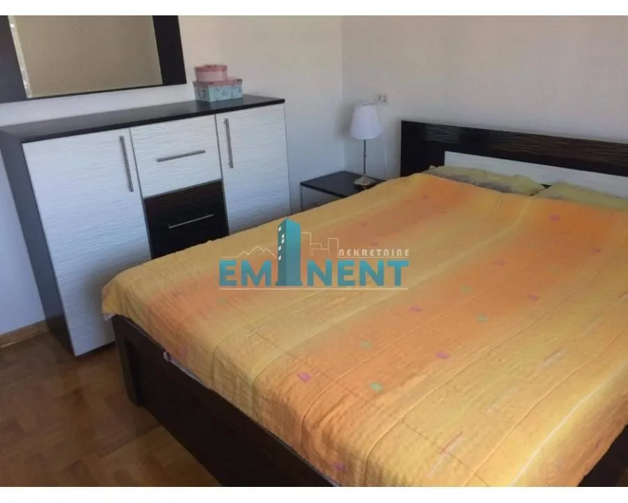 Furnished bedroom with a double bed and a chest of drawers.