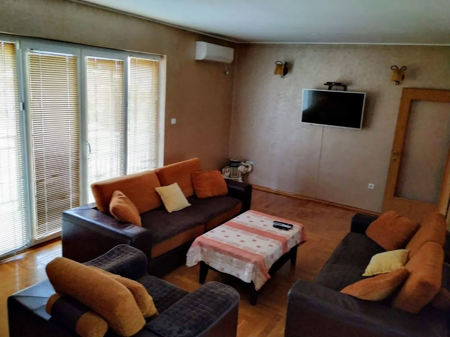 Izdavanje, dvosoban stan, 88m², Tološi, Podgorica