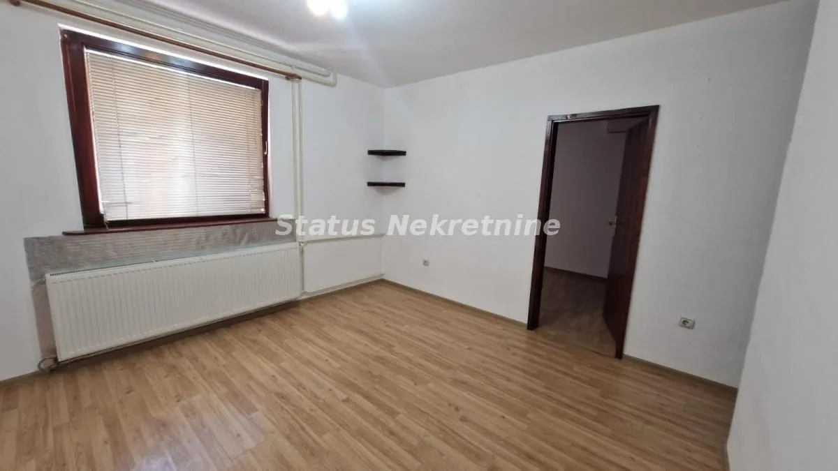 Izdavanje, dvosoban stan, 42m², Centar, Novi Sad