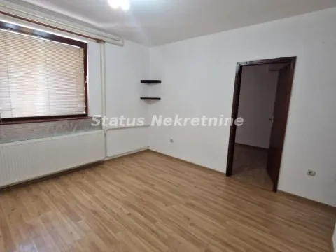 Izdavanje, dvosoban stan, 42m², Centar, Novi Sad