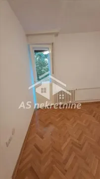 Empty room with wooden parquet flooring and access to the terrace. - image 8