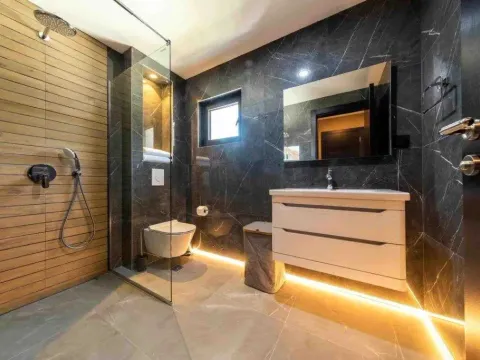 Prodaja, kuća, 311m², Centar, Tivat - image 18