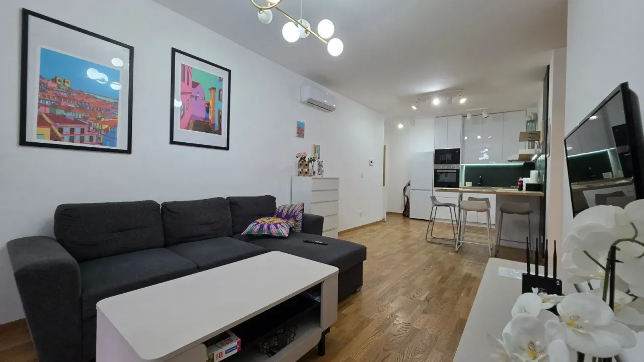 Izdavanje, dvosoban stan, 55m², Bečići, Budva