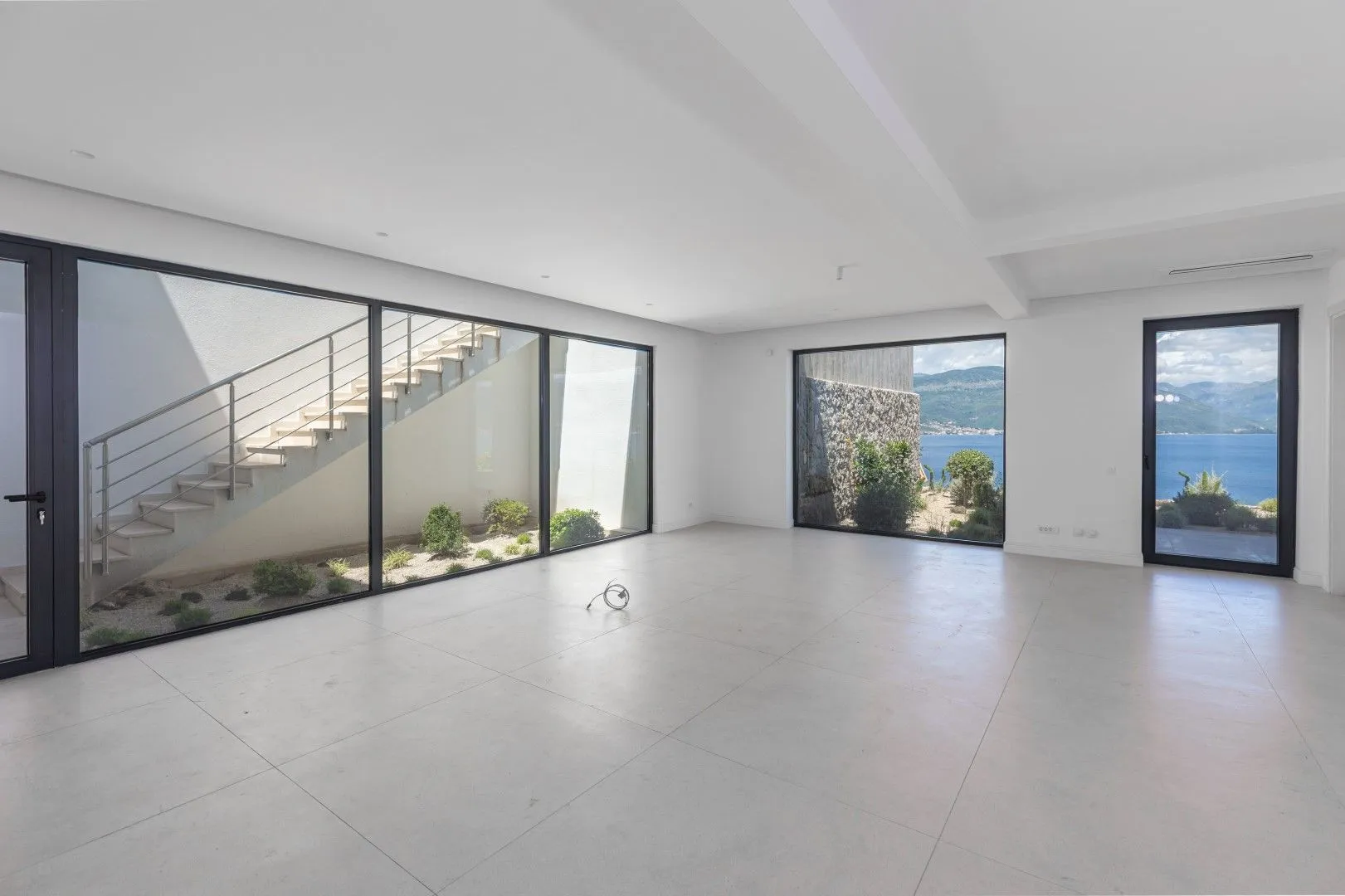 Sale, house, 328m², Bratešići, Kotor