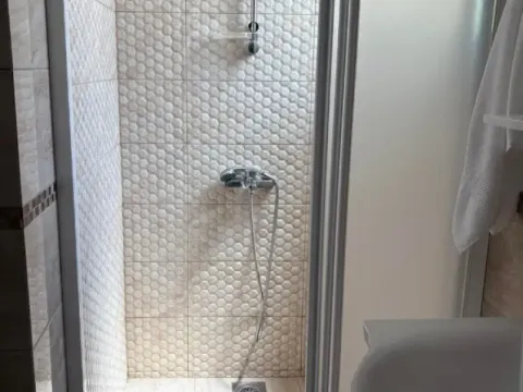 Sale, one bedroom apartment, 40m², Ulcinj, Crna Gora - image 9