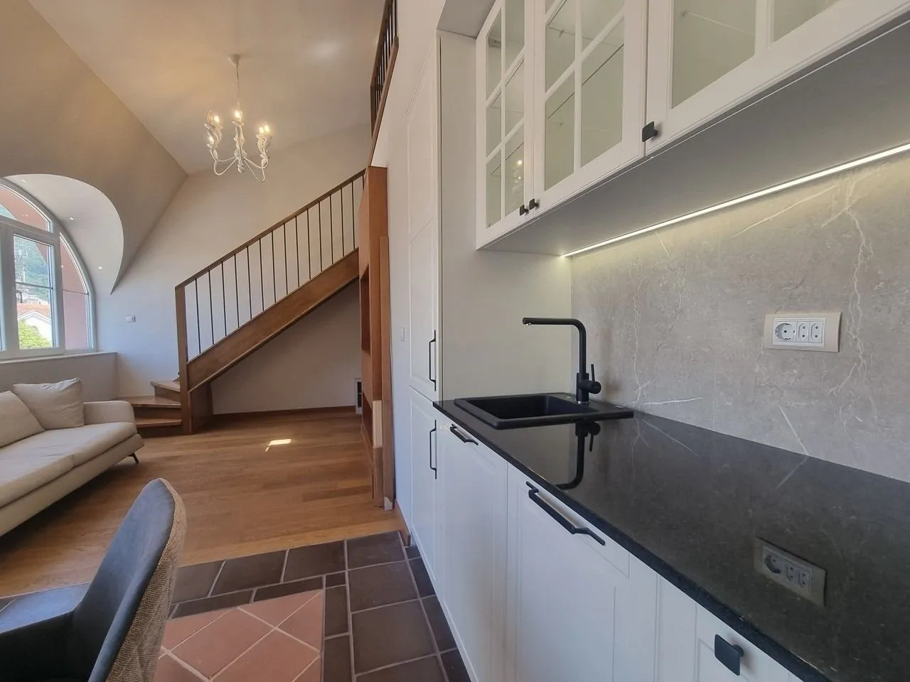 Prodaja, jednosoban stan, 49m², Centar, Tivat