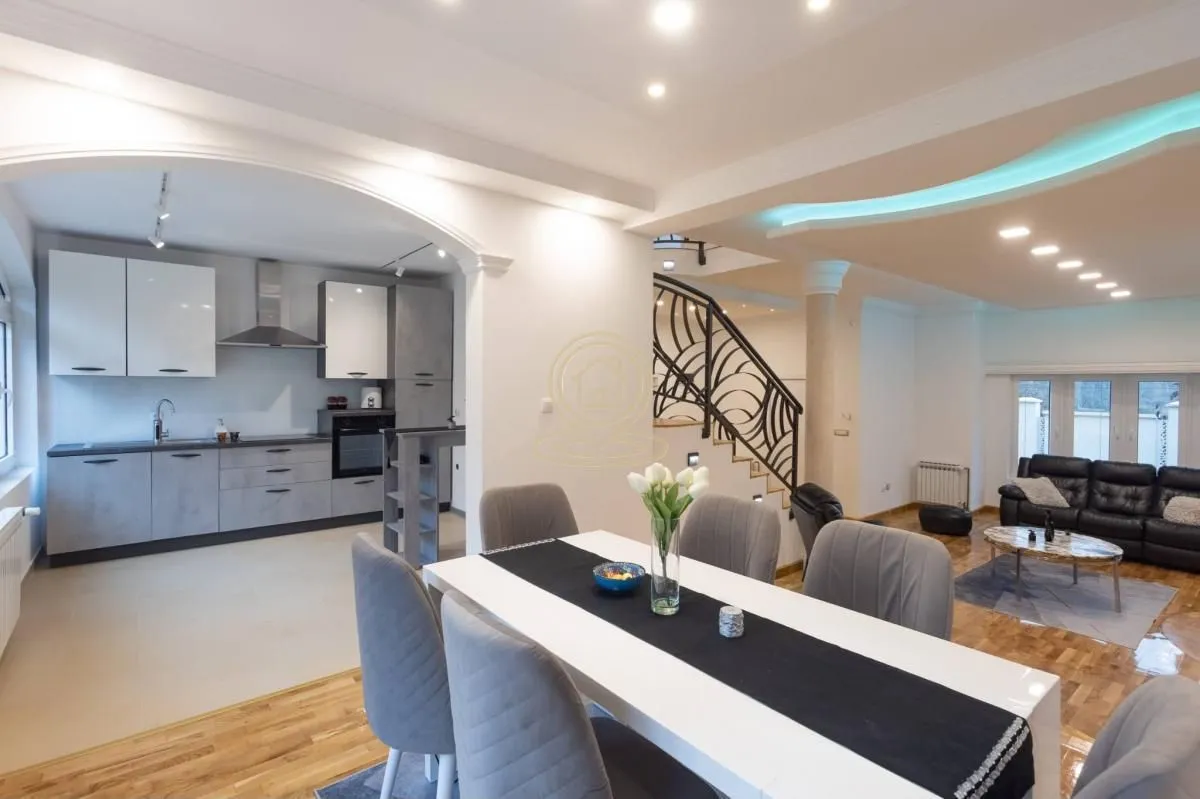 Living room with dining area and open-plan kitchen.