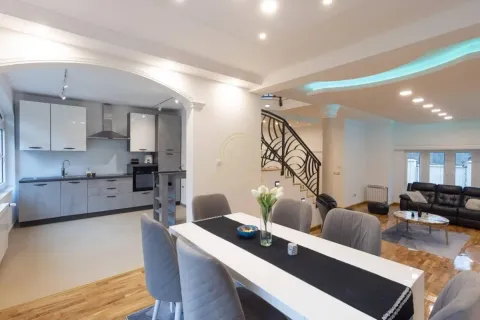 Living room with dining area and open-plan kitchen. - image 8