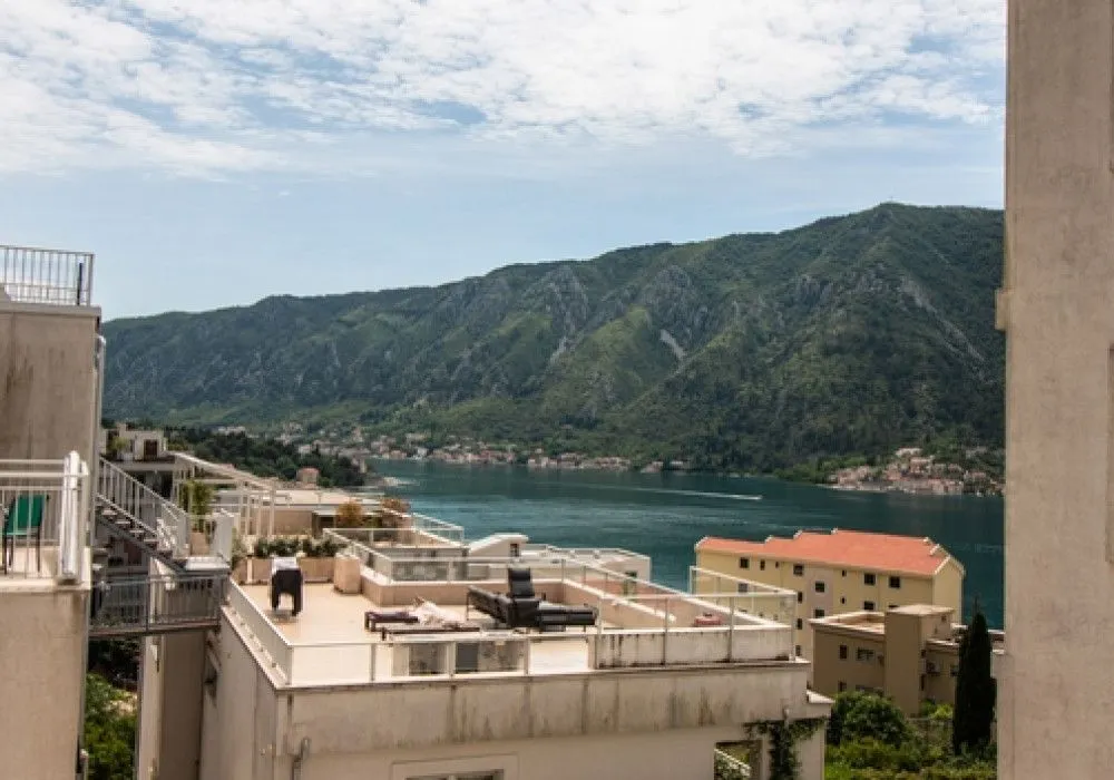 Prodaja, dvosoban stan, 75m², Dobrota, Kotor