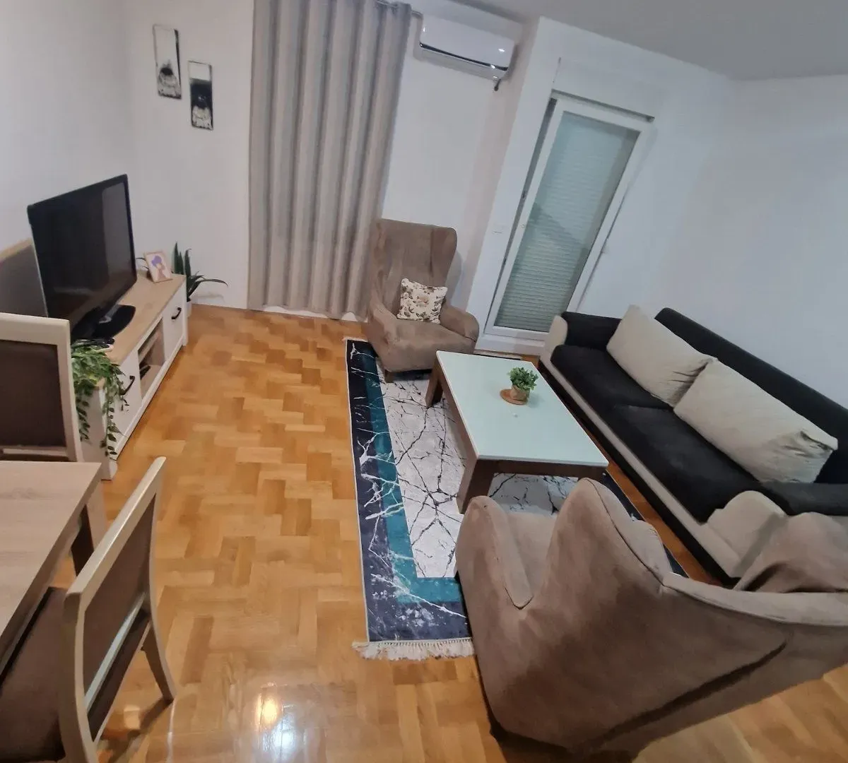Izdavanje, dvosoban stan, 66m², Stari Aerodrom, Podgorica