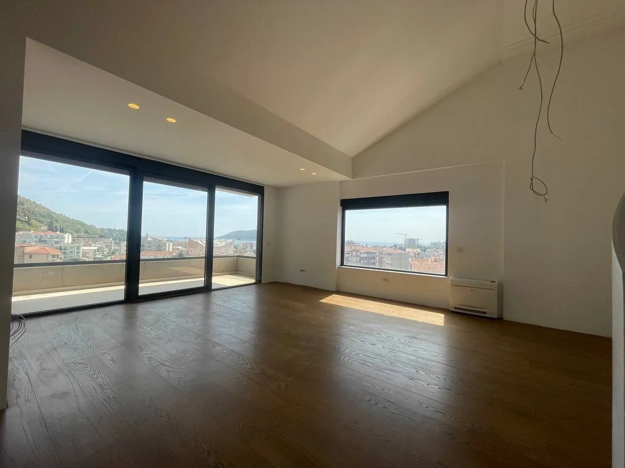 Prodaja, trosoban stan, 155m², Centar, Budva
