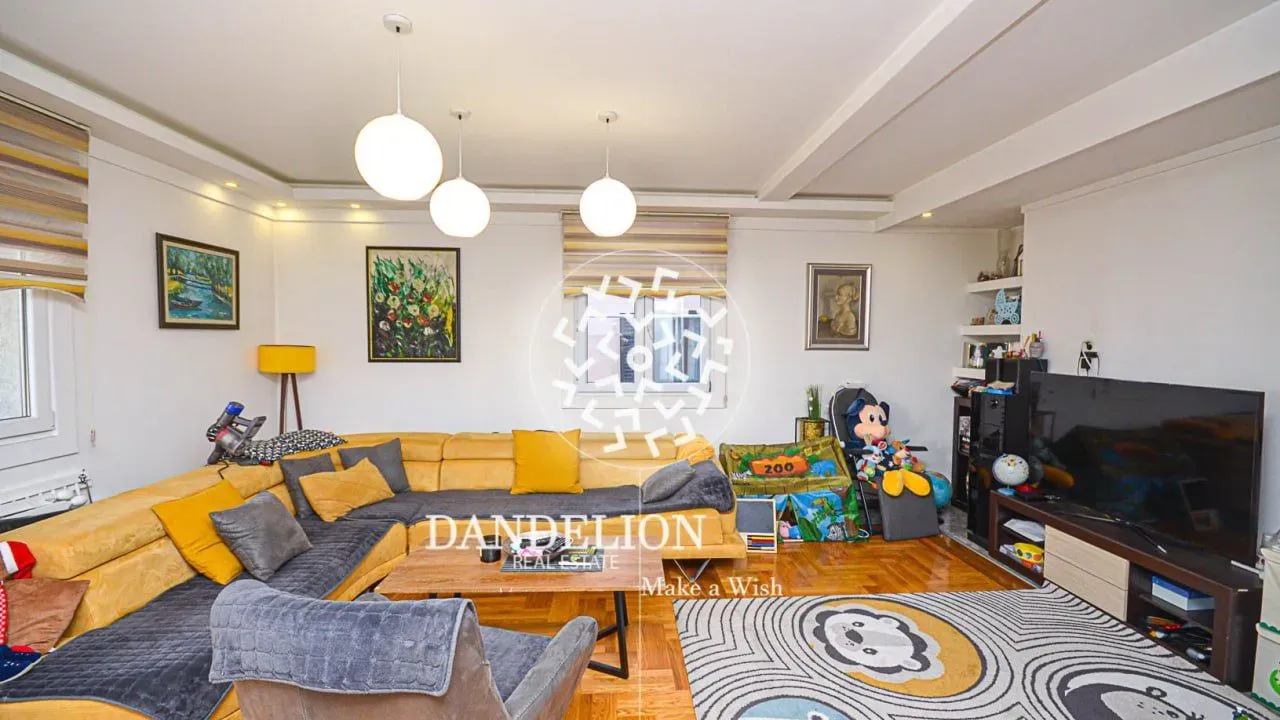 Sale, house, 226m², Blok 9, Podgorica