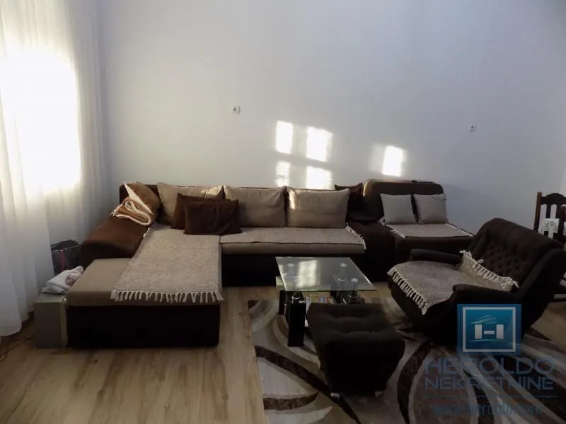 Prodaja, trosoban stan, 104m², Ćuprija, Srbija