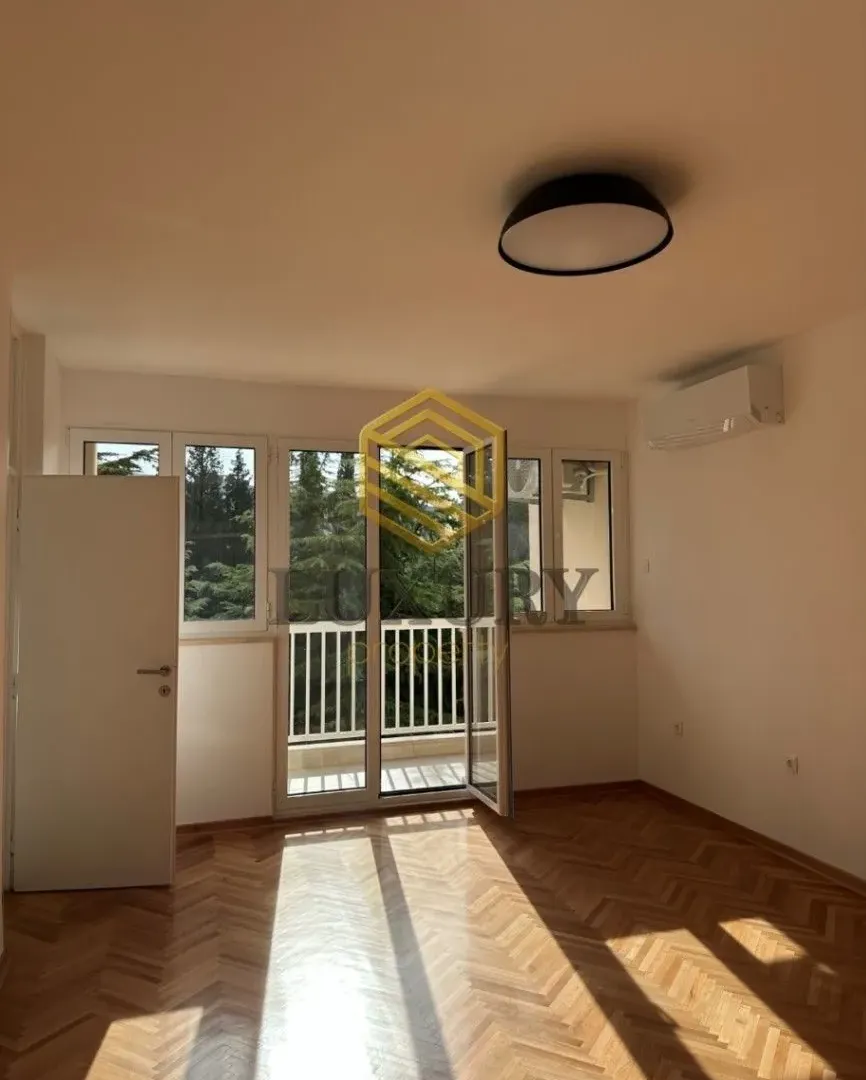 Izdavanje, dvosoban stan, 67m², Gintaš, Podgorica
