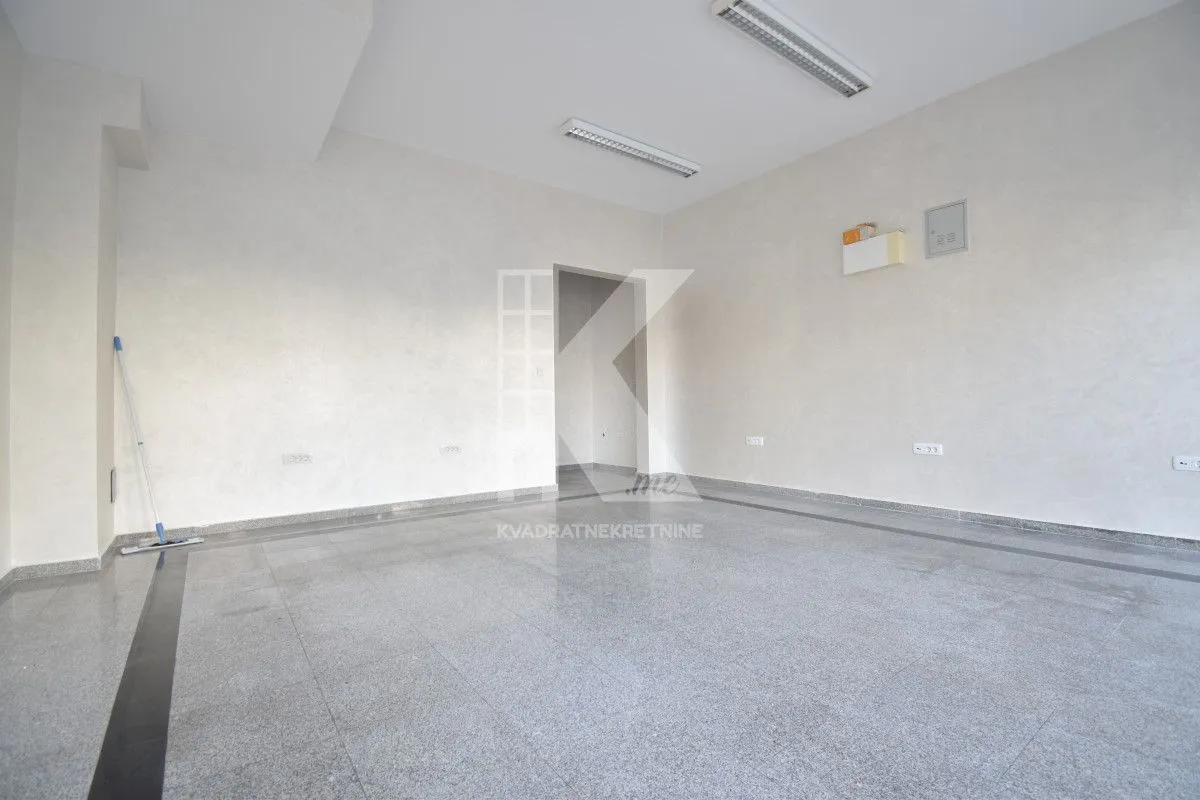 Izdavanje, poslovni prostor, 43m², Stari Aerodrom, Podgorica