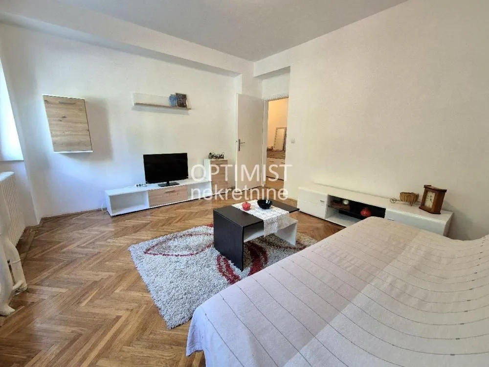 Izdavanje, dvosoban stan, 57m², Banovo Brdo, Beograd
