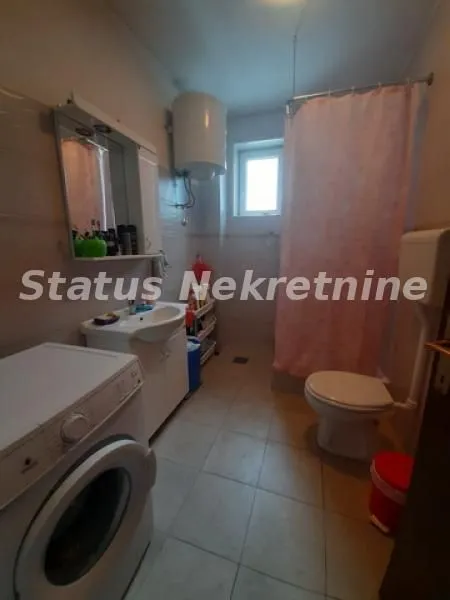 Prodaja, kuća, 242m², Novo naselje, Novi Sad