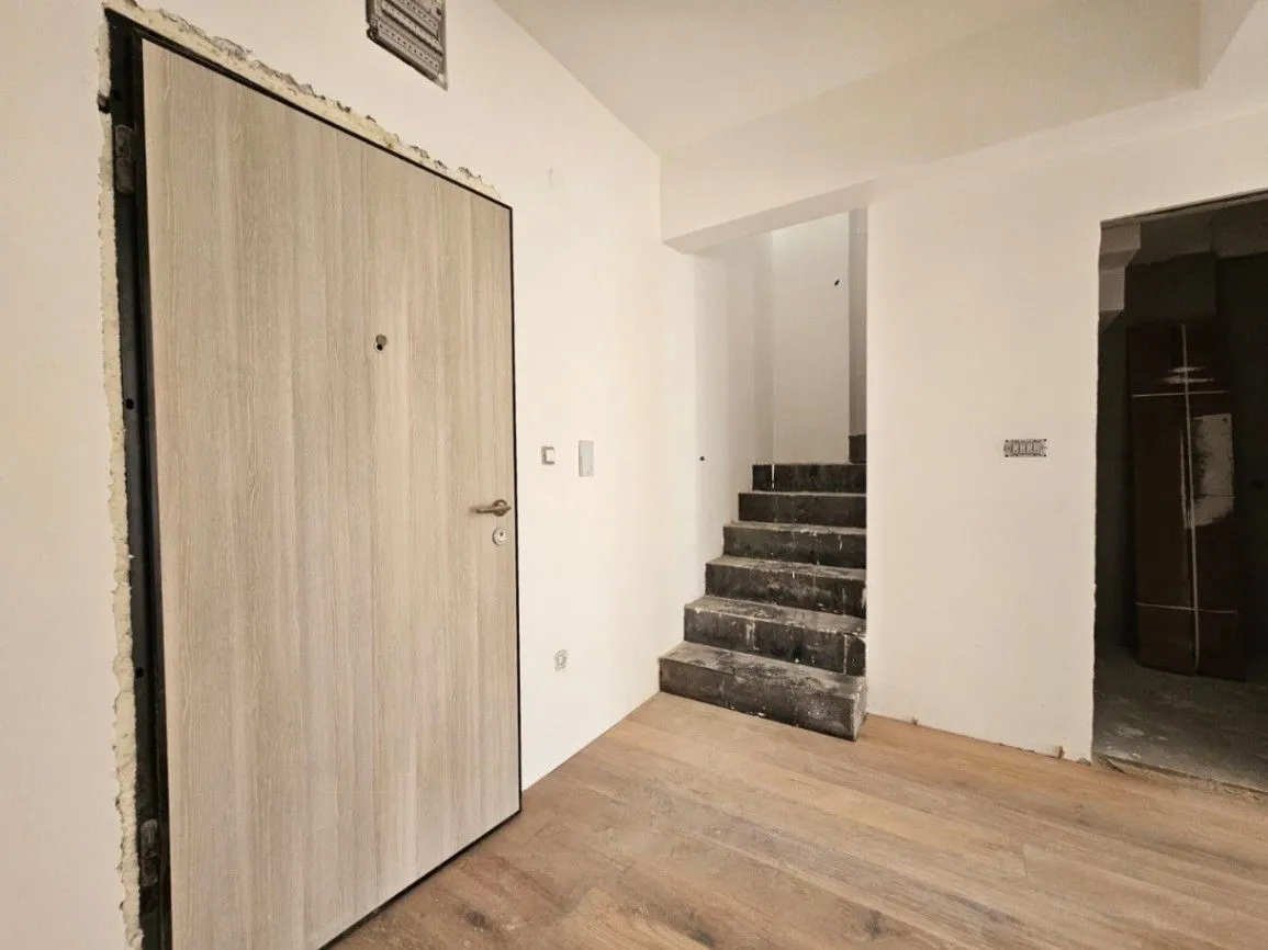 Prodaja, četvorosoban stan, 143m², Momišići, Podgorica
