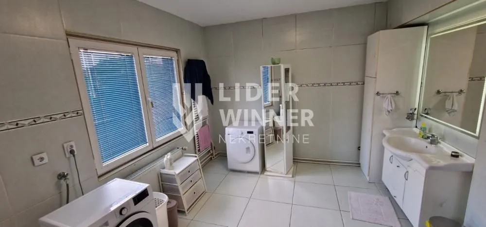 Izdavanje, kuća, 190m², Žarkovo, Beograd