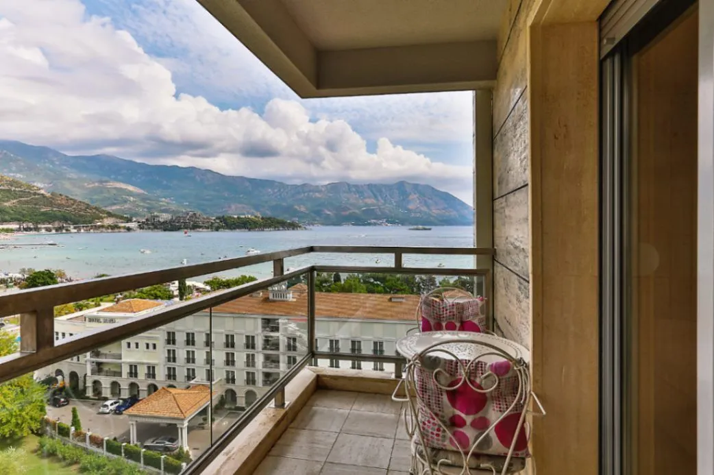 Izdavanje, dvosoban stan, 75m², Budva, Crna Gora