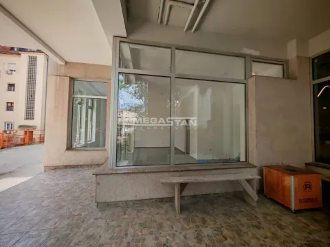 Prodaja, poslovni prostor, 37m², Vračar Centar, Vračar Sve Podlokacije - image 9